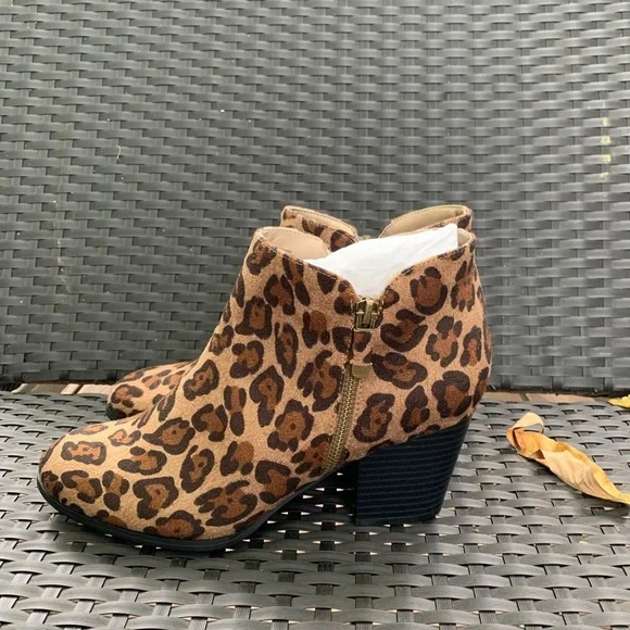 New Style & Co. Booties - Picture 1 of 8